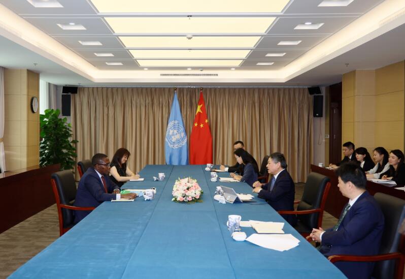 生态环境部部长黄润秋会见联合国秘书长气候行动和公正转型特别顾问、联合国助理秘书长塞尔温·哈特